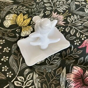 NWOT Adorable White Ceramic Bird Ring Holder (box 1)